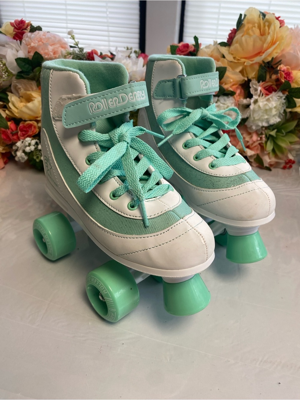 Roller Derby FireStar Youth Girls Quad Roller Skates White Mint Size 3